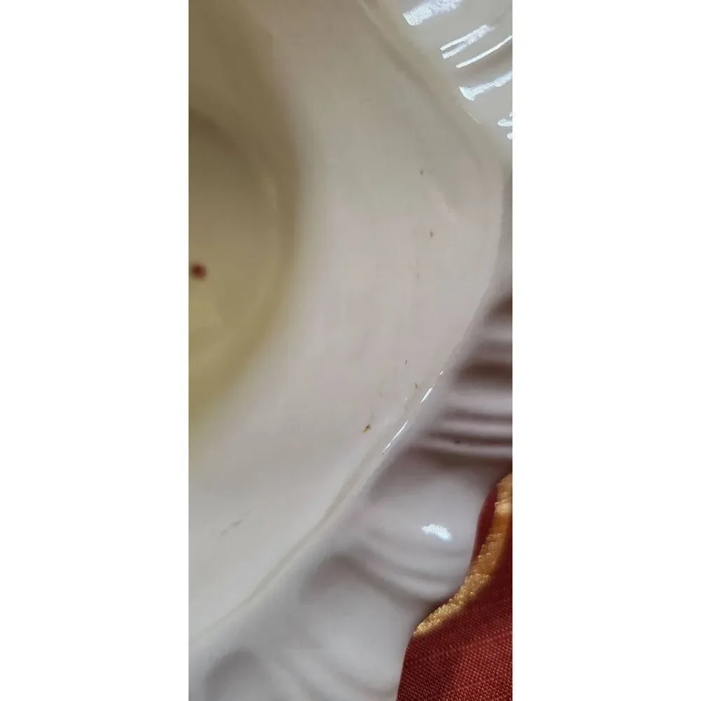 Atlantic Mold Self Watering Shell Planter